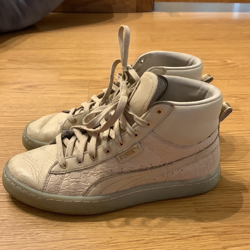 Tan Hightops Puma size 8